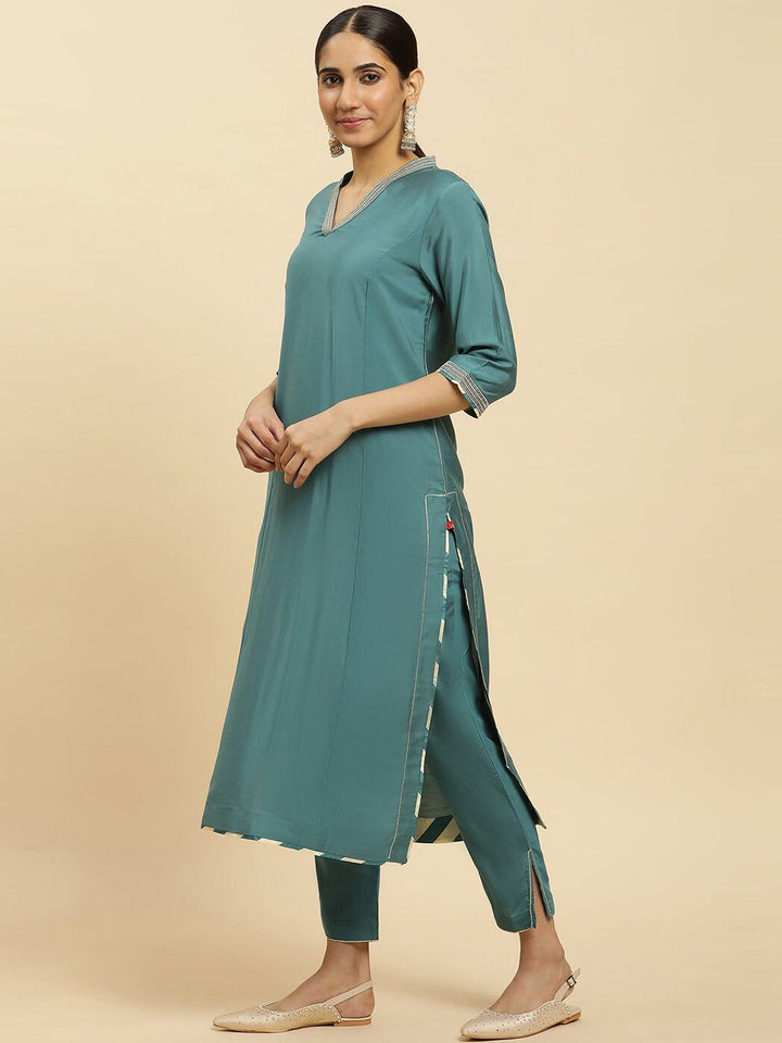 W V-Neck Kurta With Trousers & Dupatta