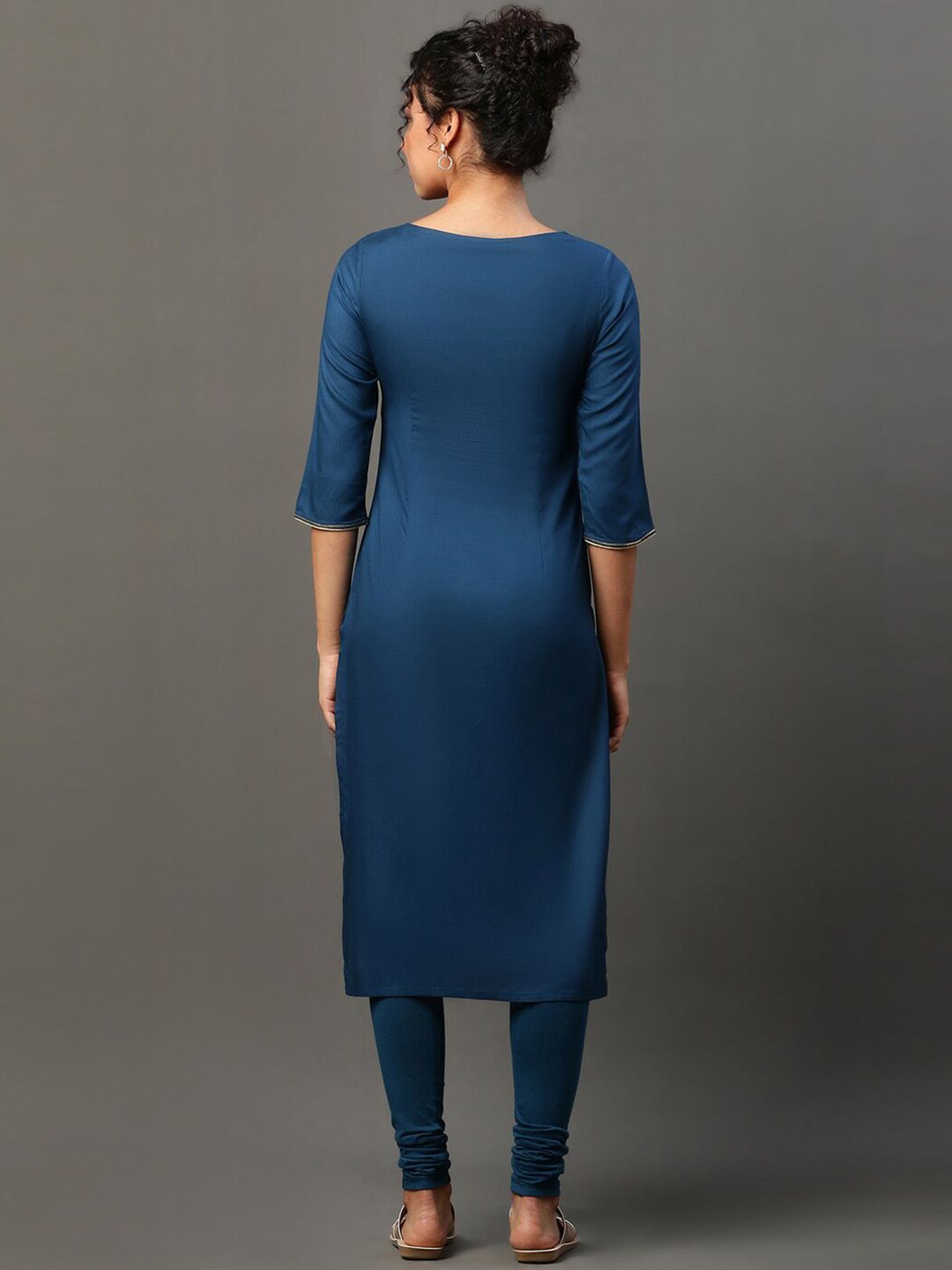 AURELIA Floral Yoke Design Thread Work Straight Kurta
