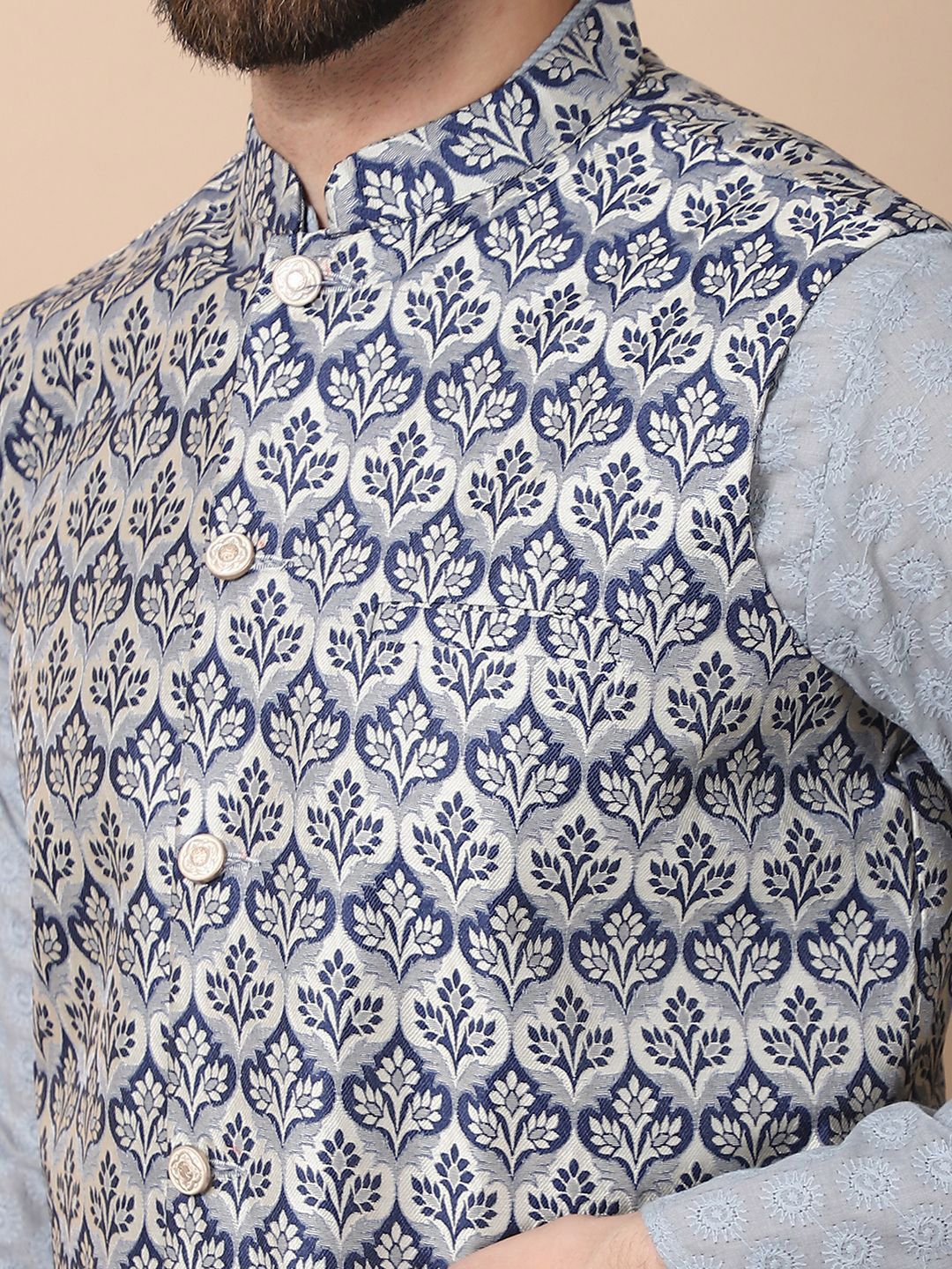 Anouk Grey Floral Sulam Benang Berfungsi Kurta Kapas Tulen dengan Jaket Churidar & Nehru