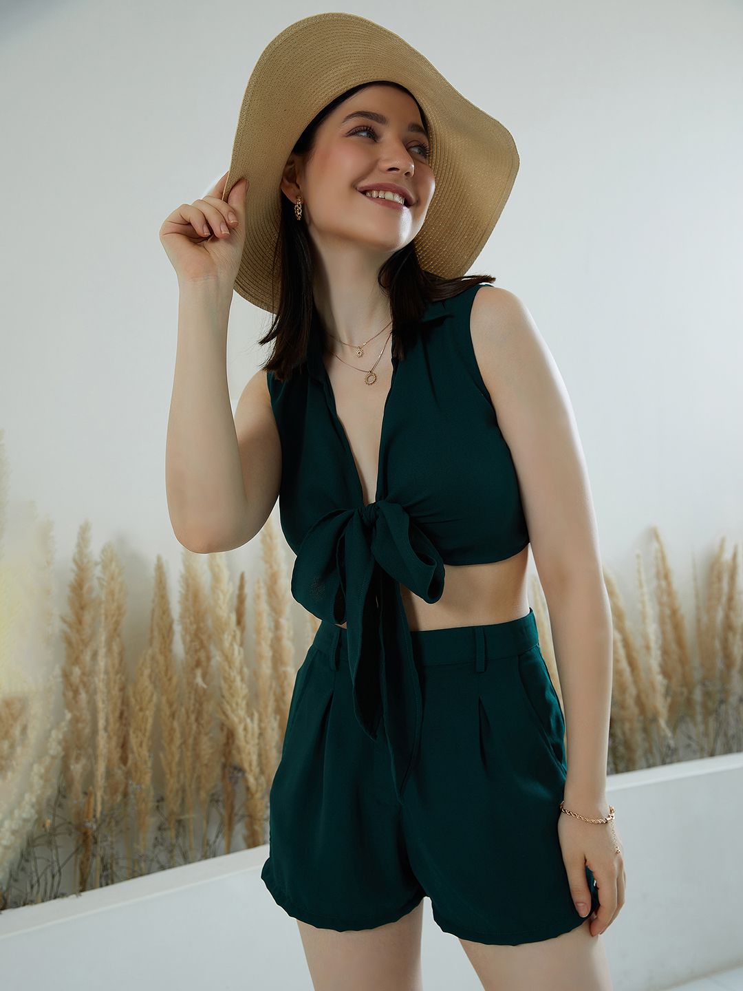 Berrylush Women Solid Sleeveless Top with Shorts