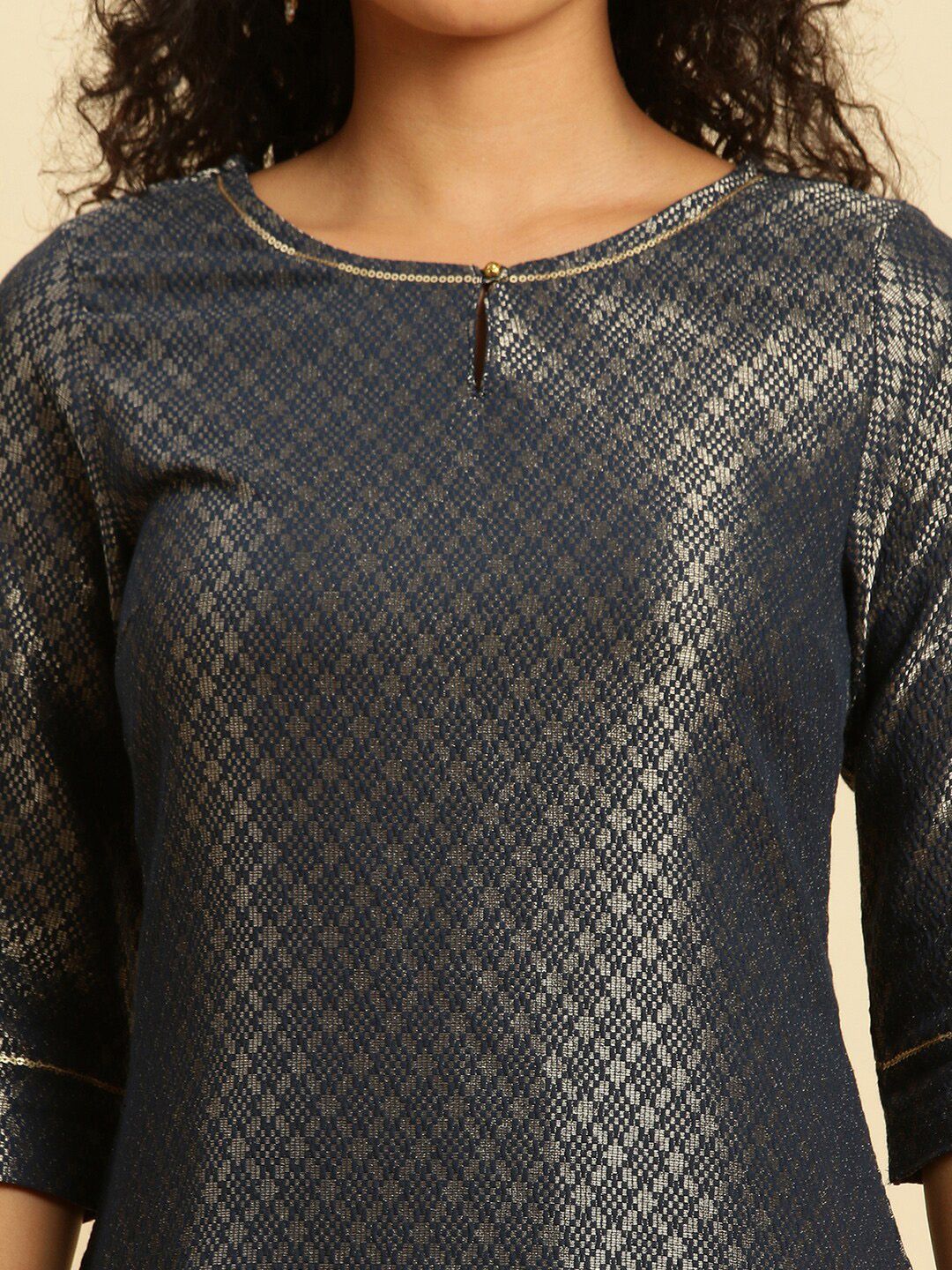 W Geometric Woven Design Keyhole Neck Kurta