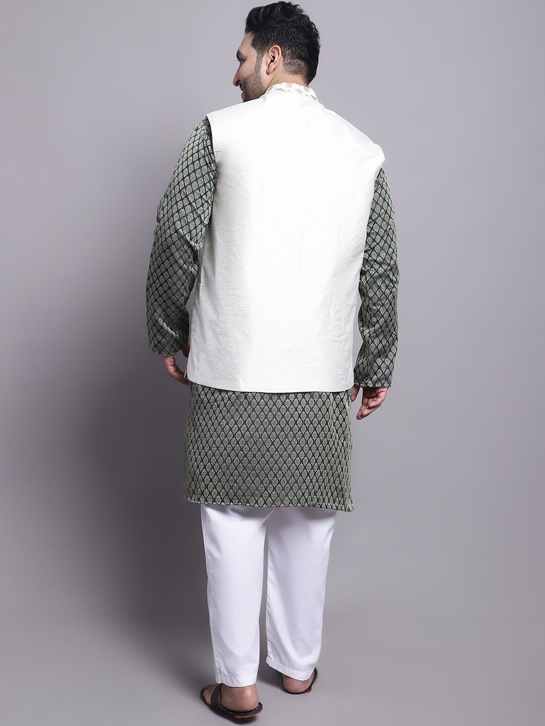 SOJANYA PLUS Woven Design Kurta & Pyjamas With Nehrujacket