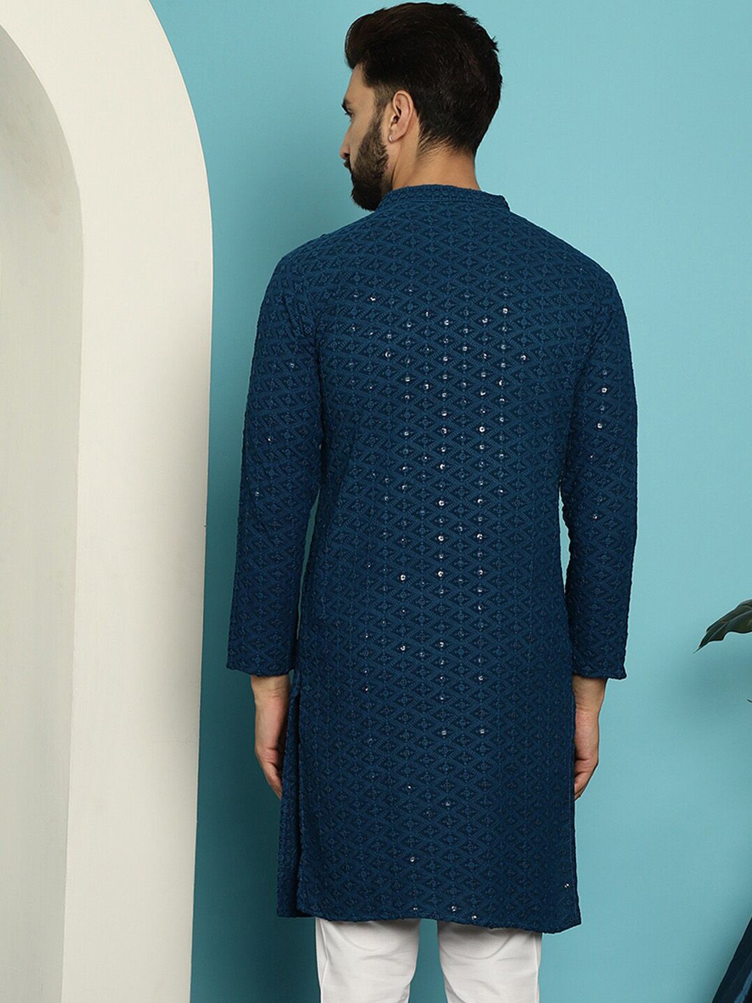 SOJANYA Geometric Mandarin Collar Pure Cotton Thread Work Kurta