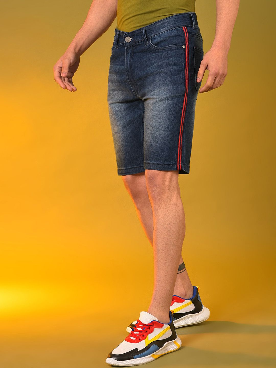 Campus Sutra Men Blue Washed Denim Outdoor Side Striped Denim Shorts