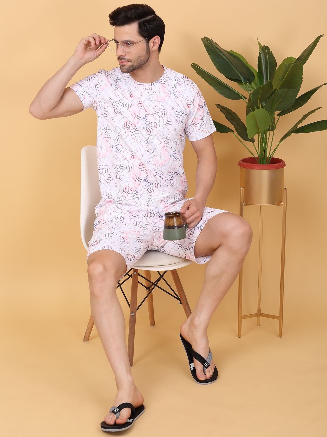 Sweet Dreams Men White & Pink Graphic Printed Round Neck T Shirt & Shorts
