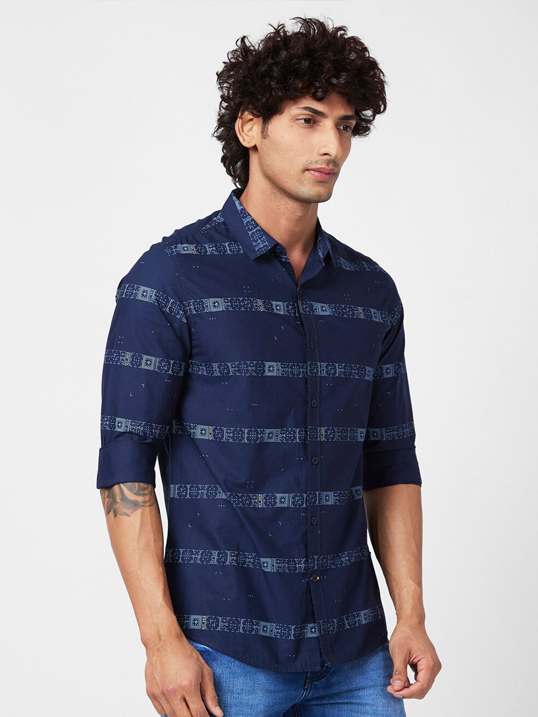 SPYKAR Men Slim Fit Horizontal Striped Cotton Poplin Casual Shirt