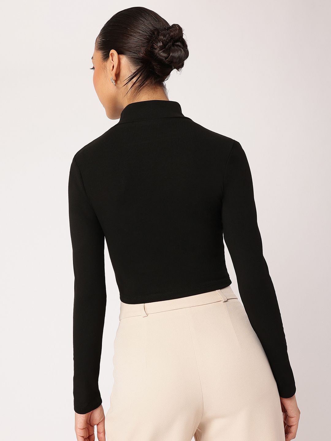 DressBerry Timeless Turtle Chic Crop Top