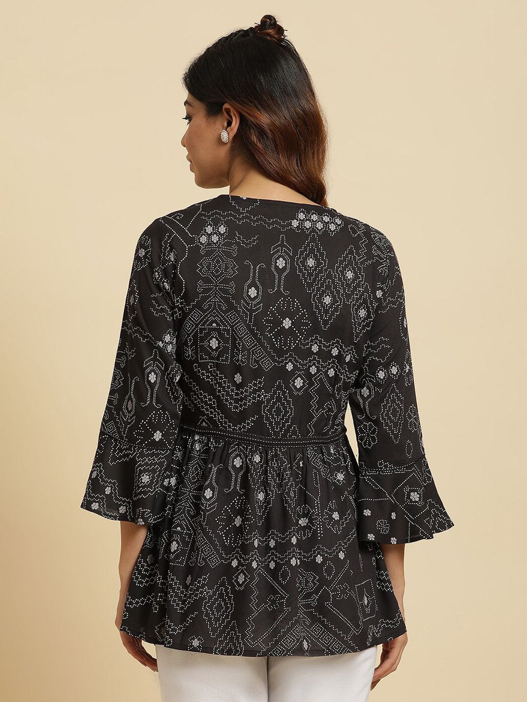 W  Floral Printed Round Neck Regular Top