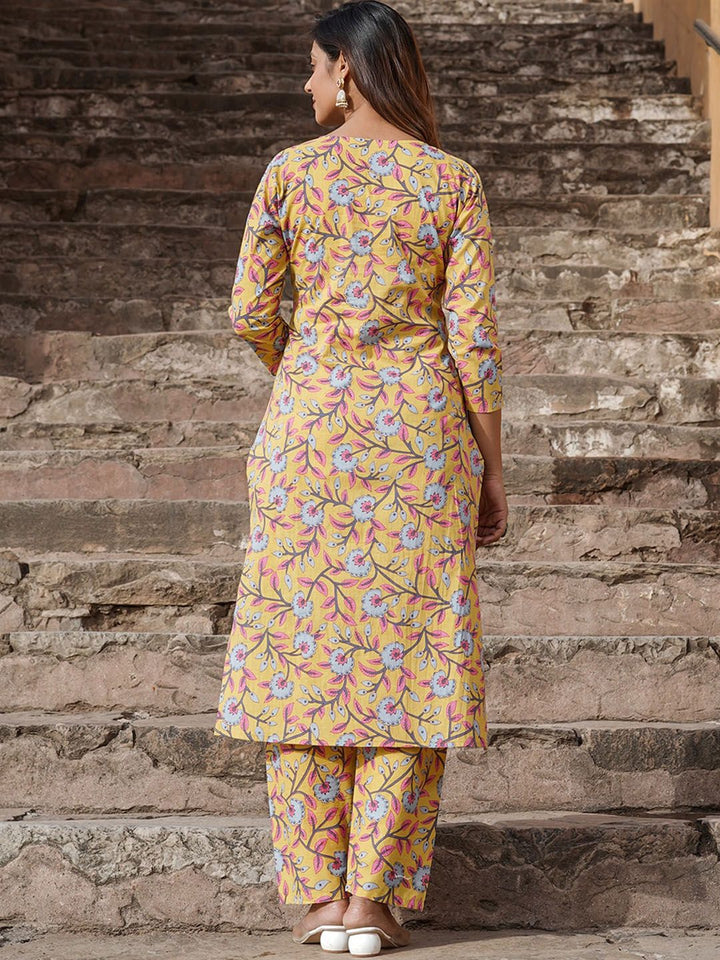 Kalini Floral Printed Keyhole Neck Pure Cotton Kurta dengan Seluar & Dupatta