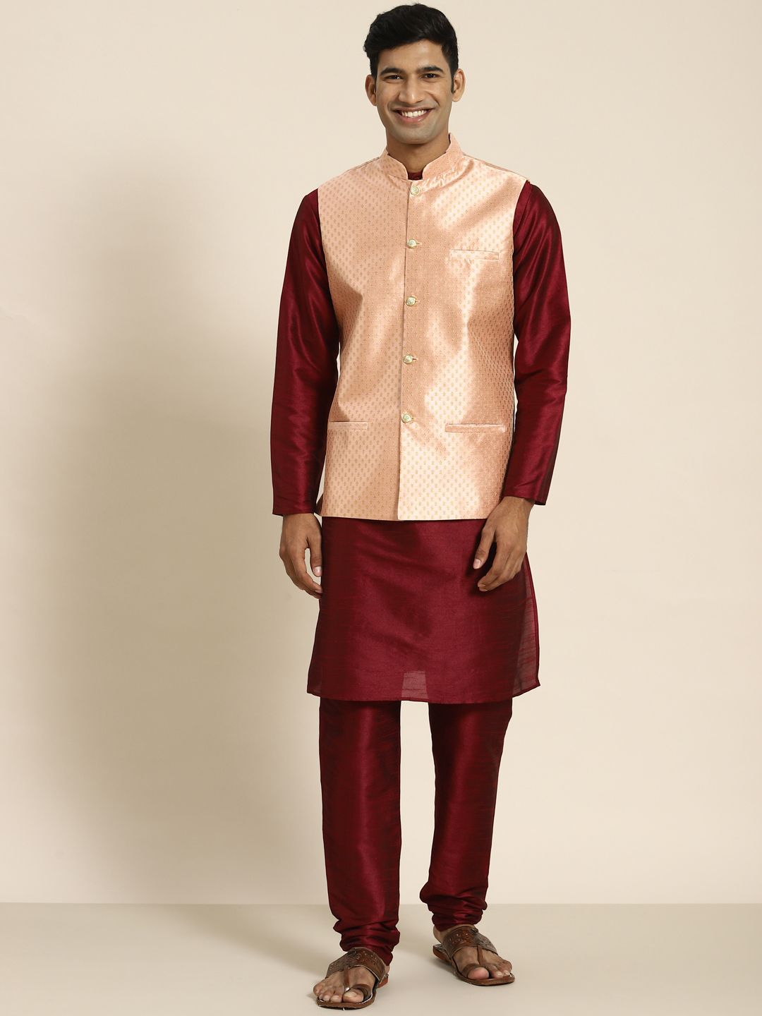 SOJANYA Kurta Rekaan Tenunan Lelaki dengan Churidar dengan Jaket Nehru