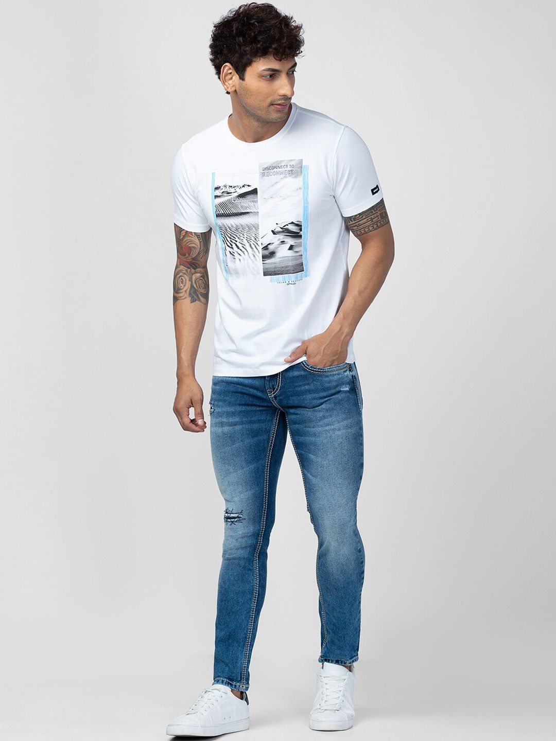 SPYKAR Men Slim Fit Low-Rise Mildly Distressed Heavy Fade Jeans