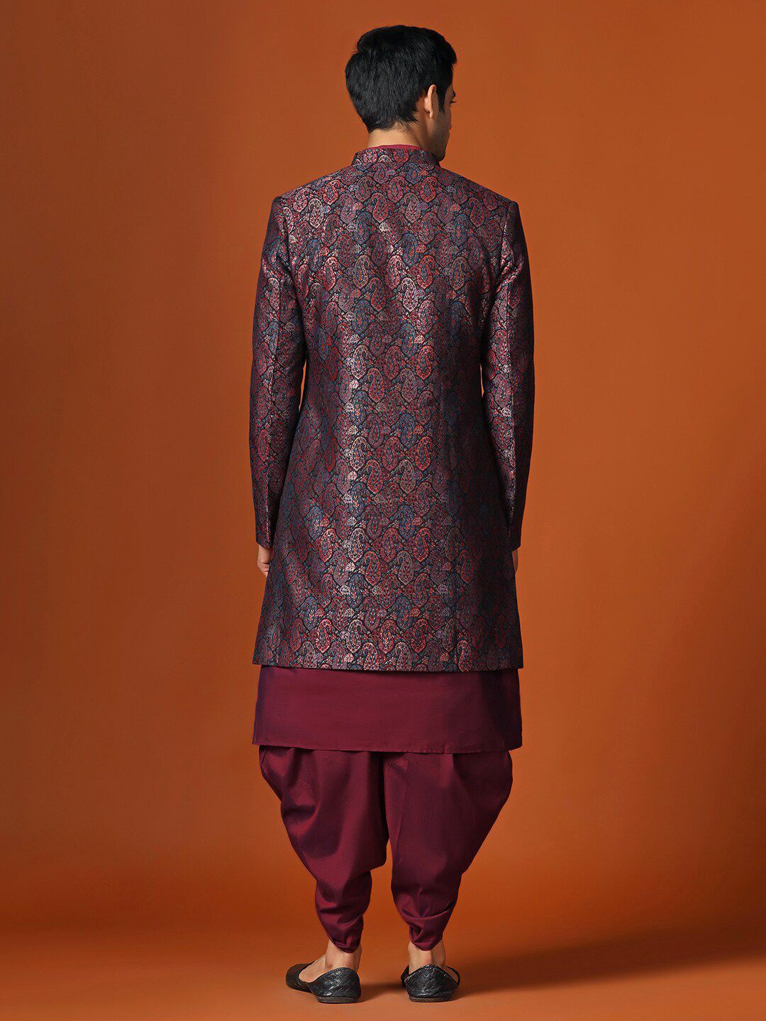 KISAH Men Paisley Woven Design Mandarin Collar Indowestern Sherwani Set
