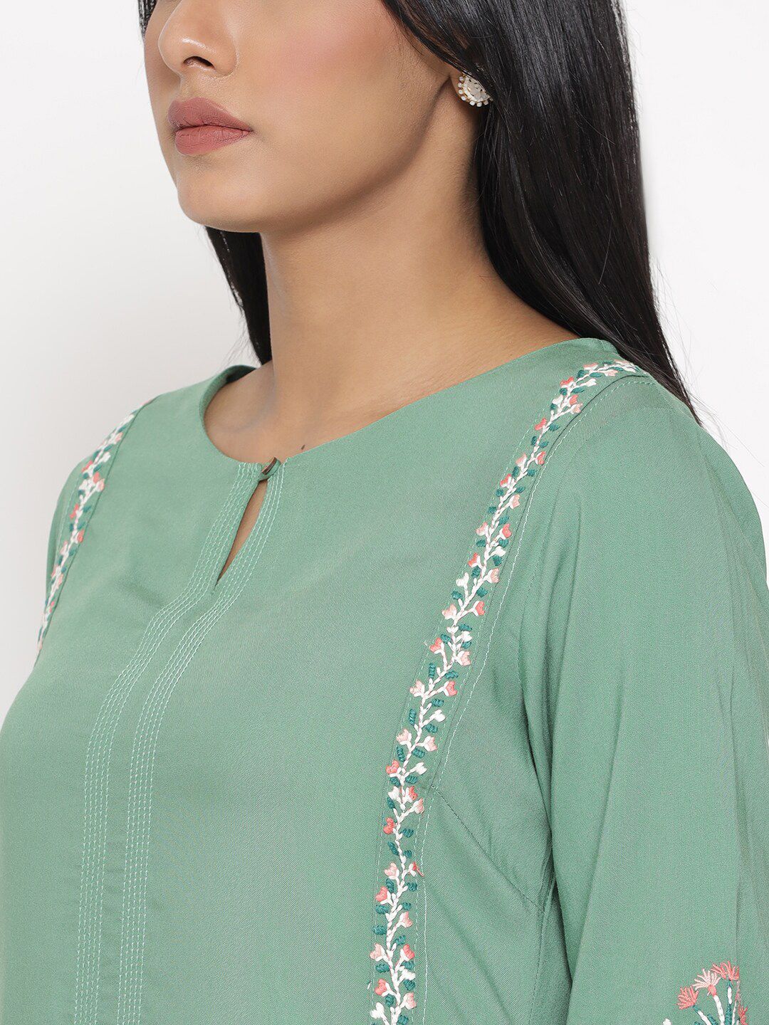 W Women Floral Embroidered Keyhole Neck Thread Work Kurta