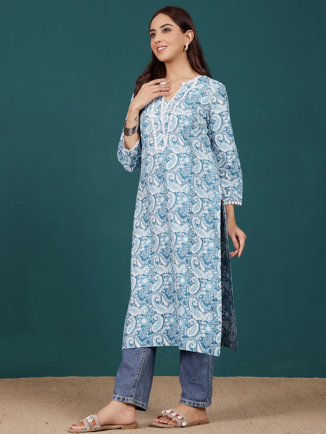 Varanga Women Paisley Printed Indie Florals Kurta