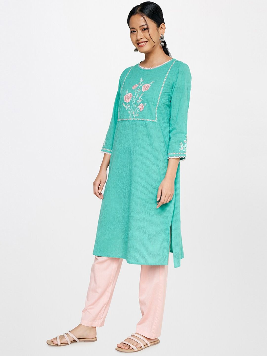 Global Desi Women Cotton Floral Embroidered Kurta