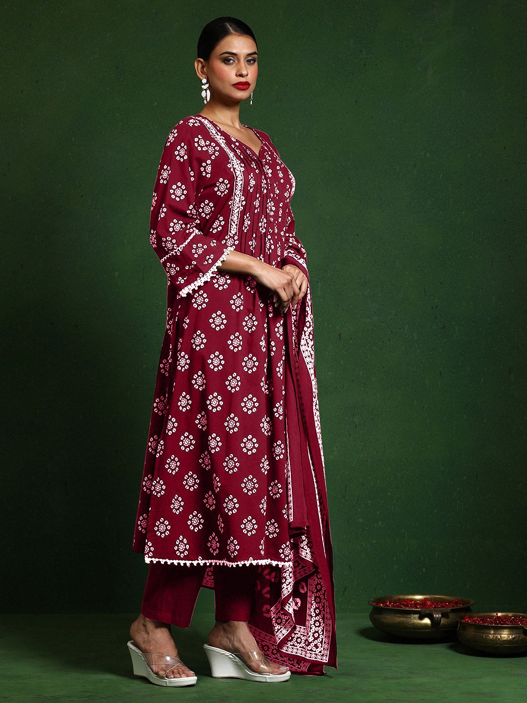 Varanga Women Floral Printed Regular Kurta with Trousers & With Dupatta