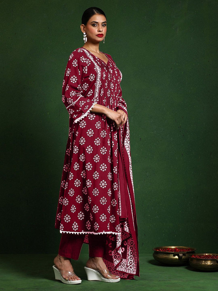 Varanga Women Floral Printed Regular Kurta with Trousers & With Dupatta
