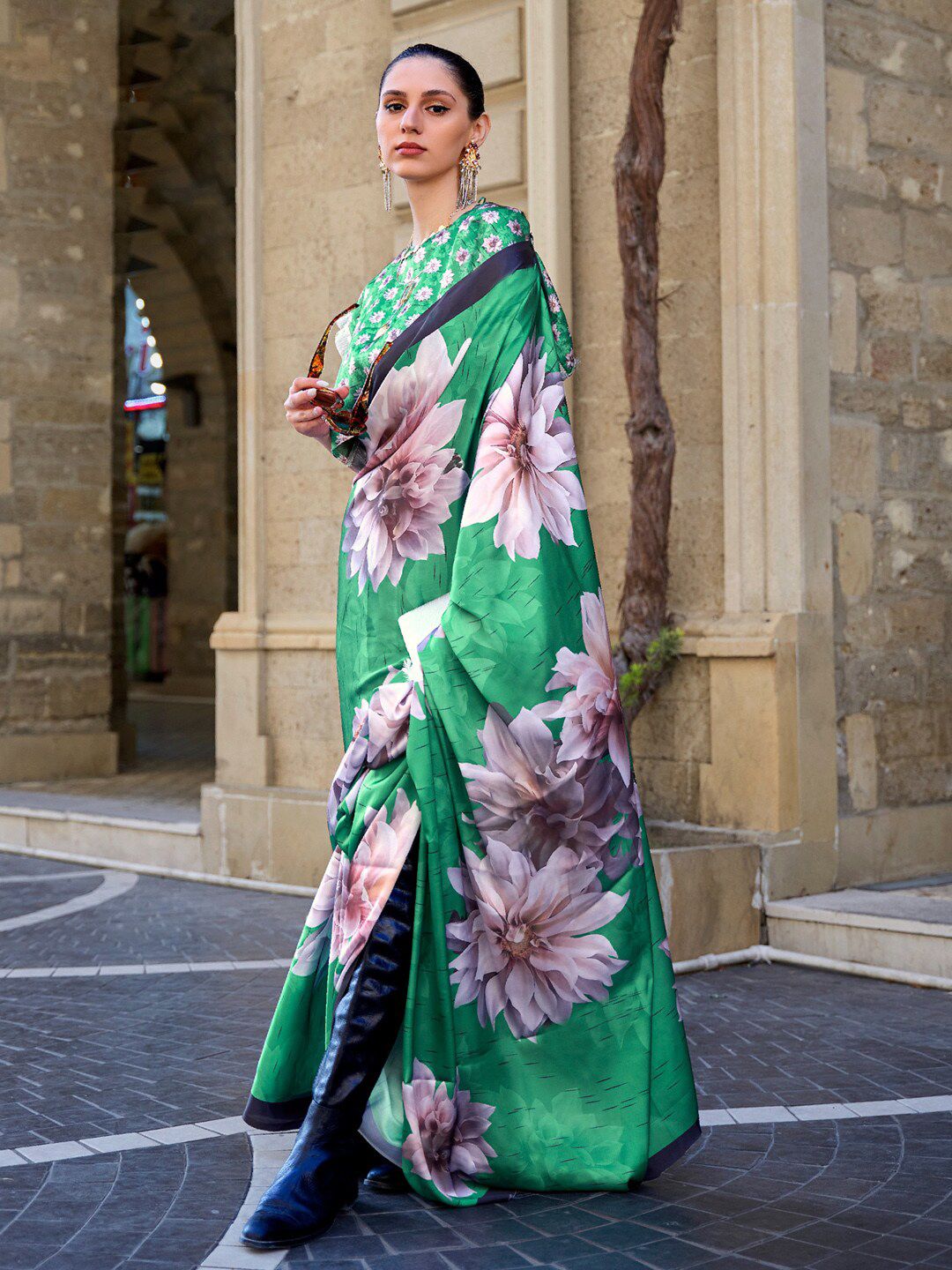 Saree mall Floral Printed Satin Sarees