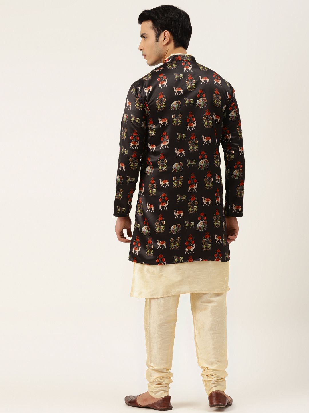 SOJANYA Men Cream-Coloured & Black Solid Kurta with Churidar & Jacket