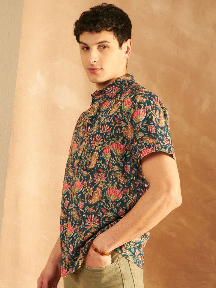 DENNISON Smart Floral Printed Spread Collar Short Sleeves Cotton Lightweight Shirt