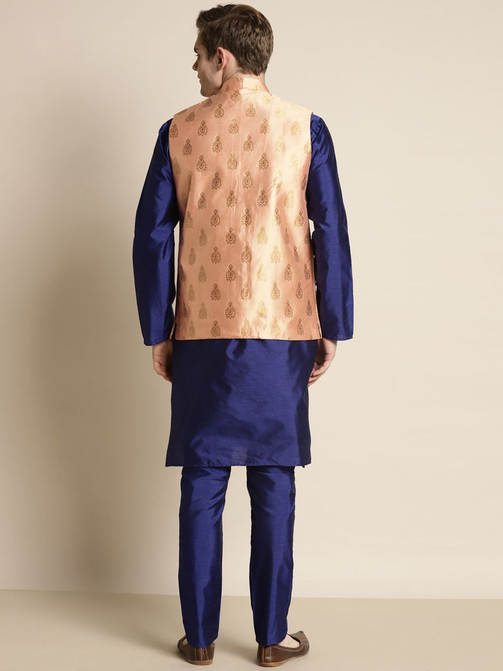 SOJANYA Men Blue Kurta with Churidar