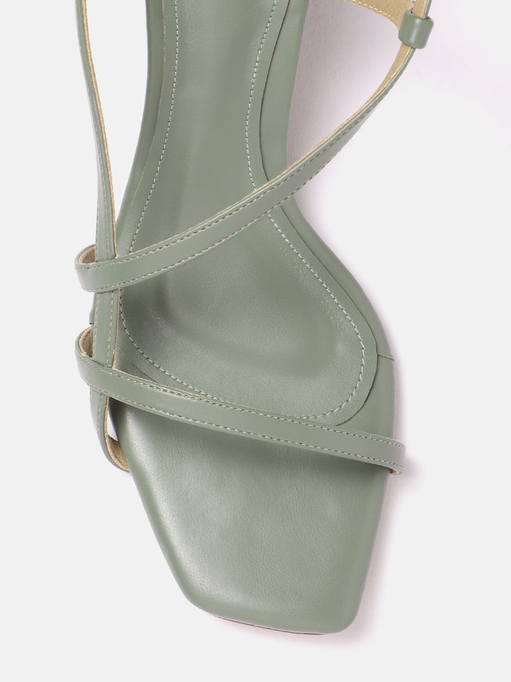 DressBerry Strappy Slim Heel