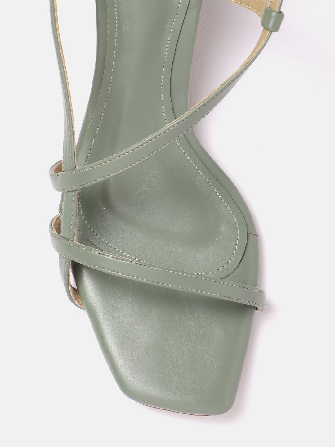 DressBerry Strappy Slim Heel