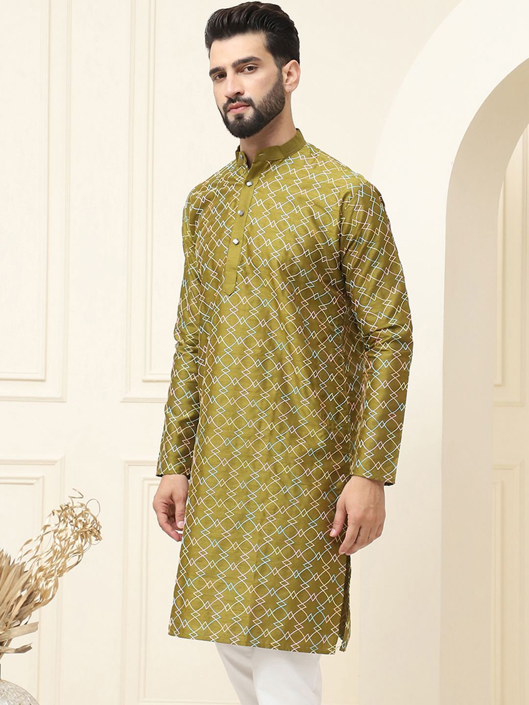 SOJANYA Men Geometric Embroidered Thread Work Kurta