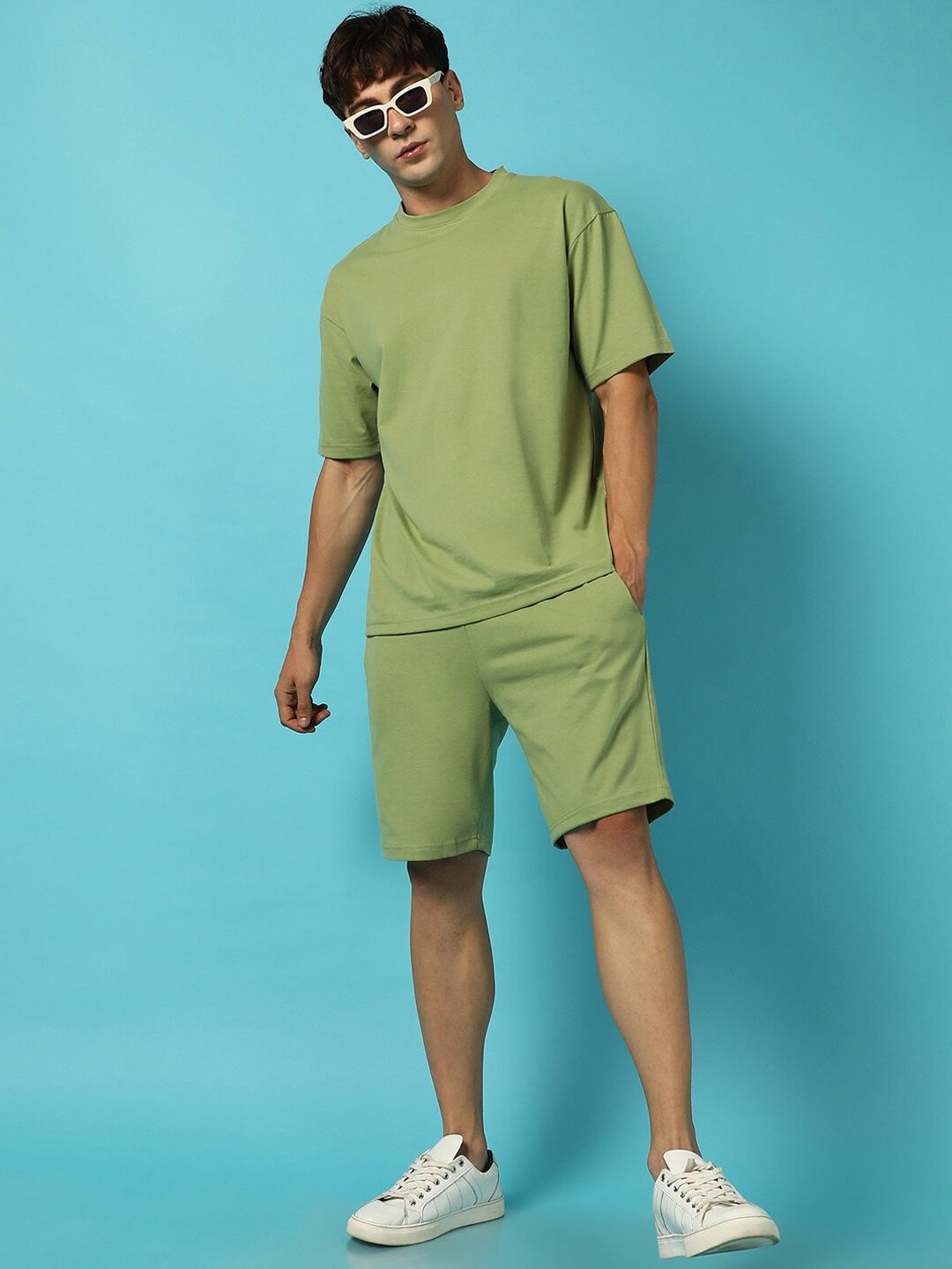 Campus Sutra Round Neck Short Sleeves T-shirt with Shorts