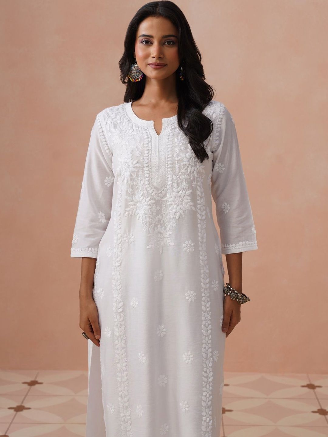Rumah Wanita Chikankari Motif Etnik Sulam Chikankari White Romance Kurta