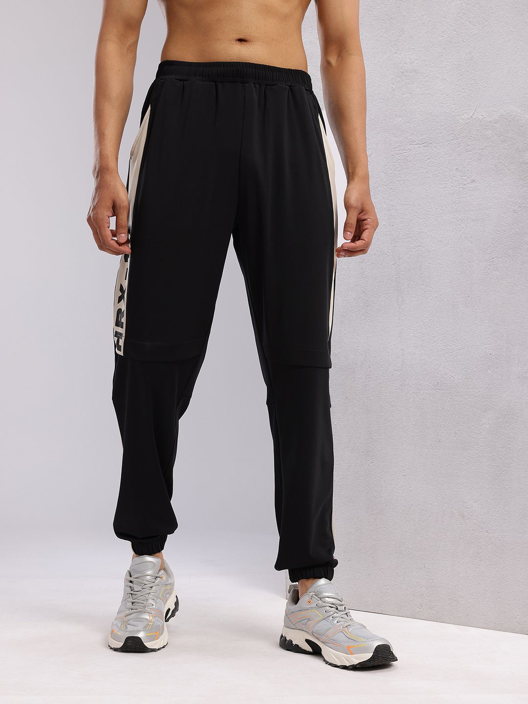 HRX by Hrithik Roshan Men Contrast Panel Rapid-Dry Training Joggers
