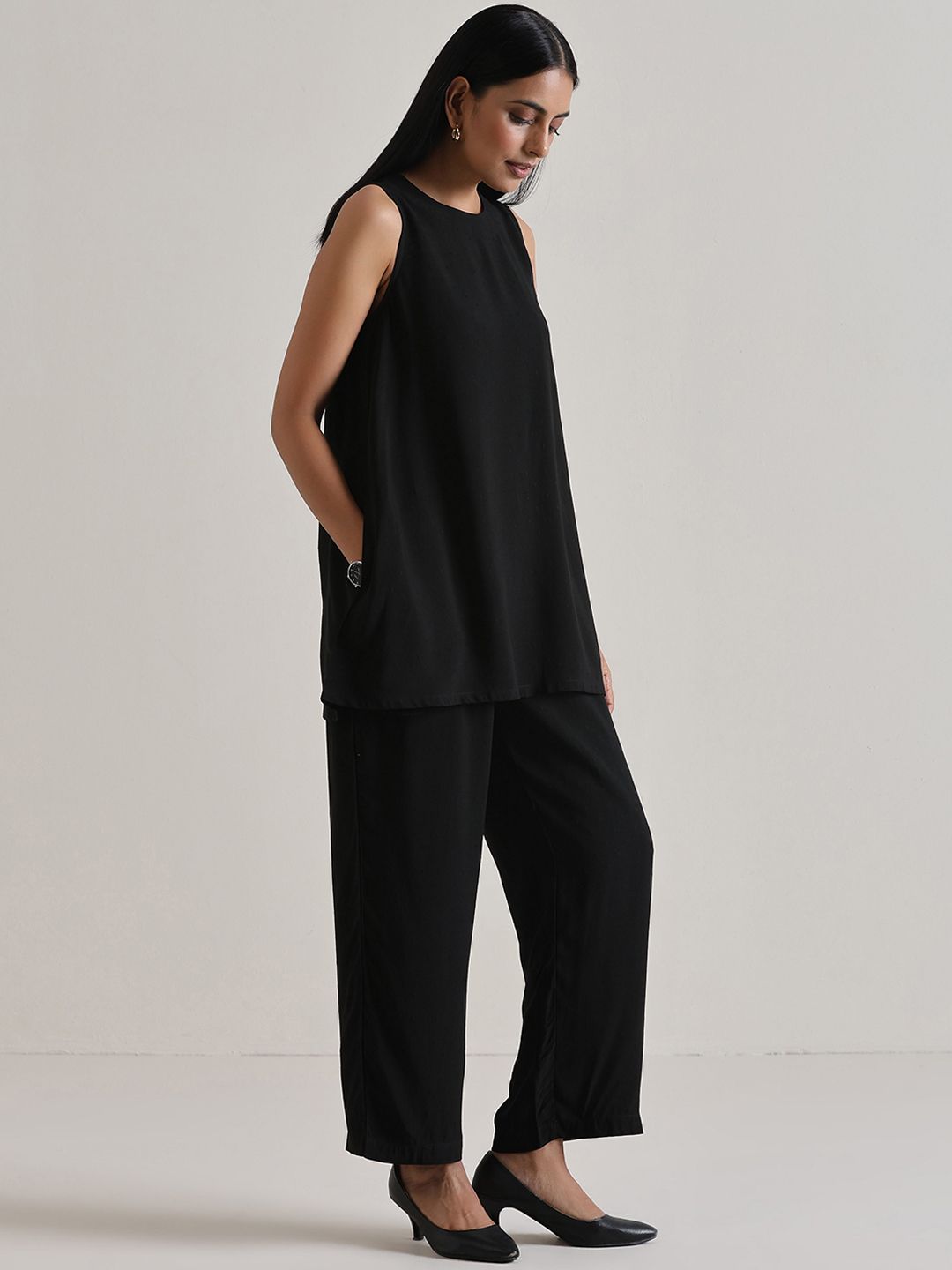 trueBrowns Round Neck Krta With Trousers