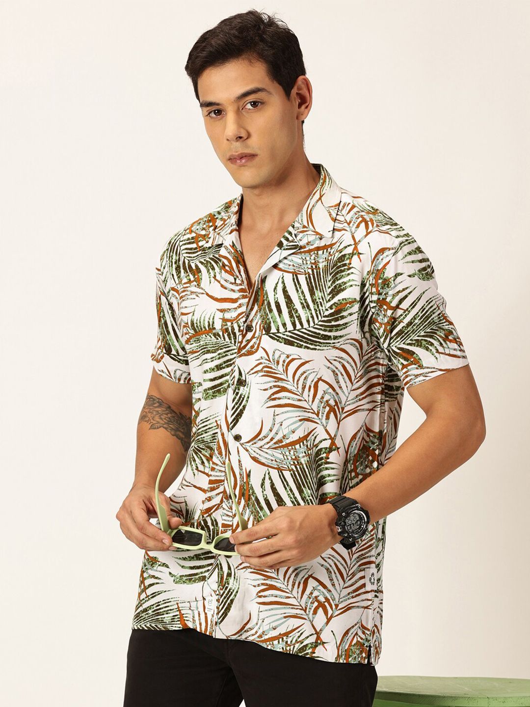 Thomas Scott Spread Collar Short Sleeves Premium Slim Fit Floral Printed Casual Shirt