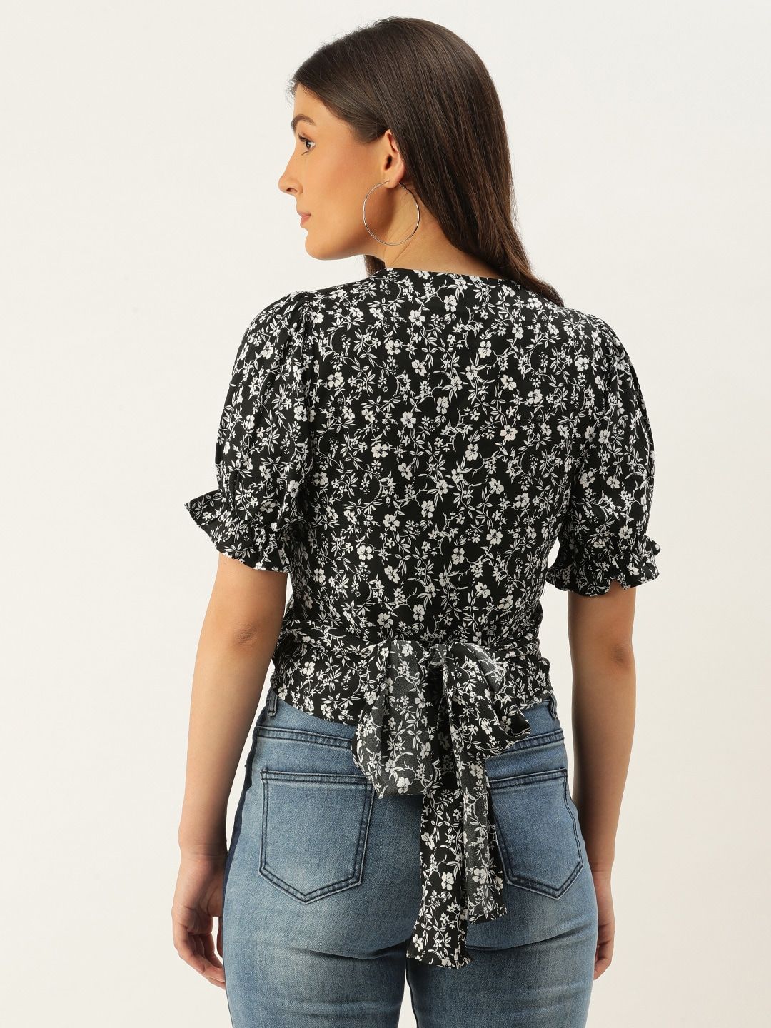 Berrylush Black & White Floral Printed Puff Sleeves Wrap Crop Top