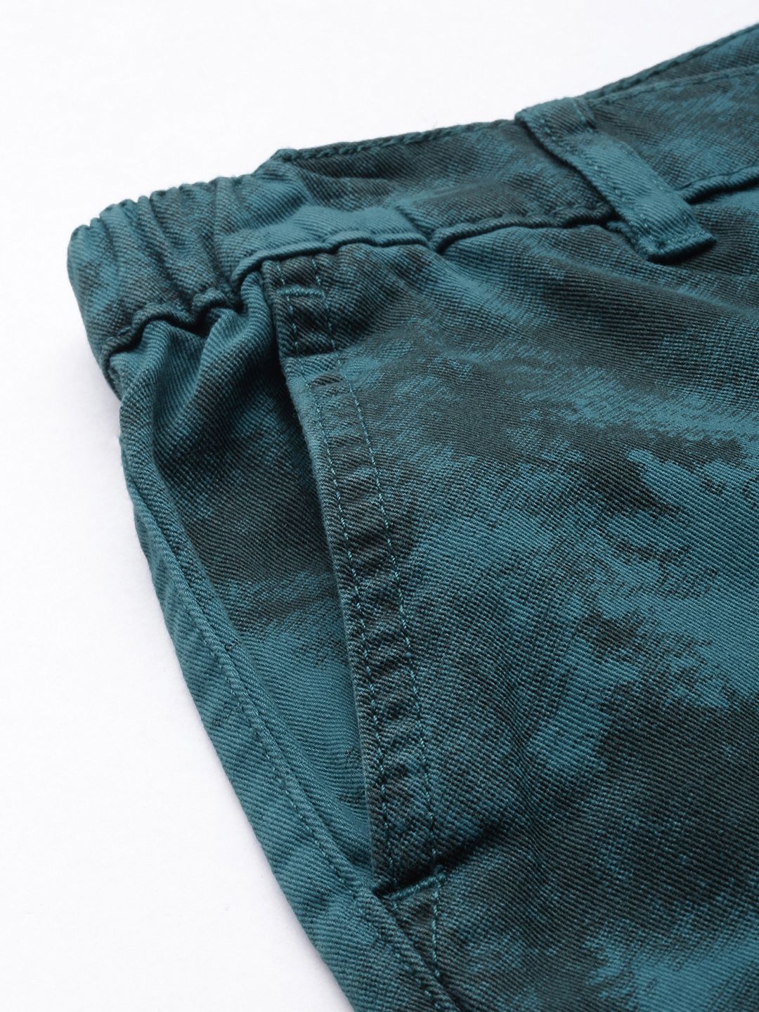 The Indian Garage Co Men Pure Cotton Geometric Printed Slim Fit Shorts