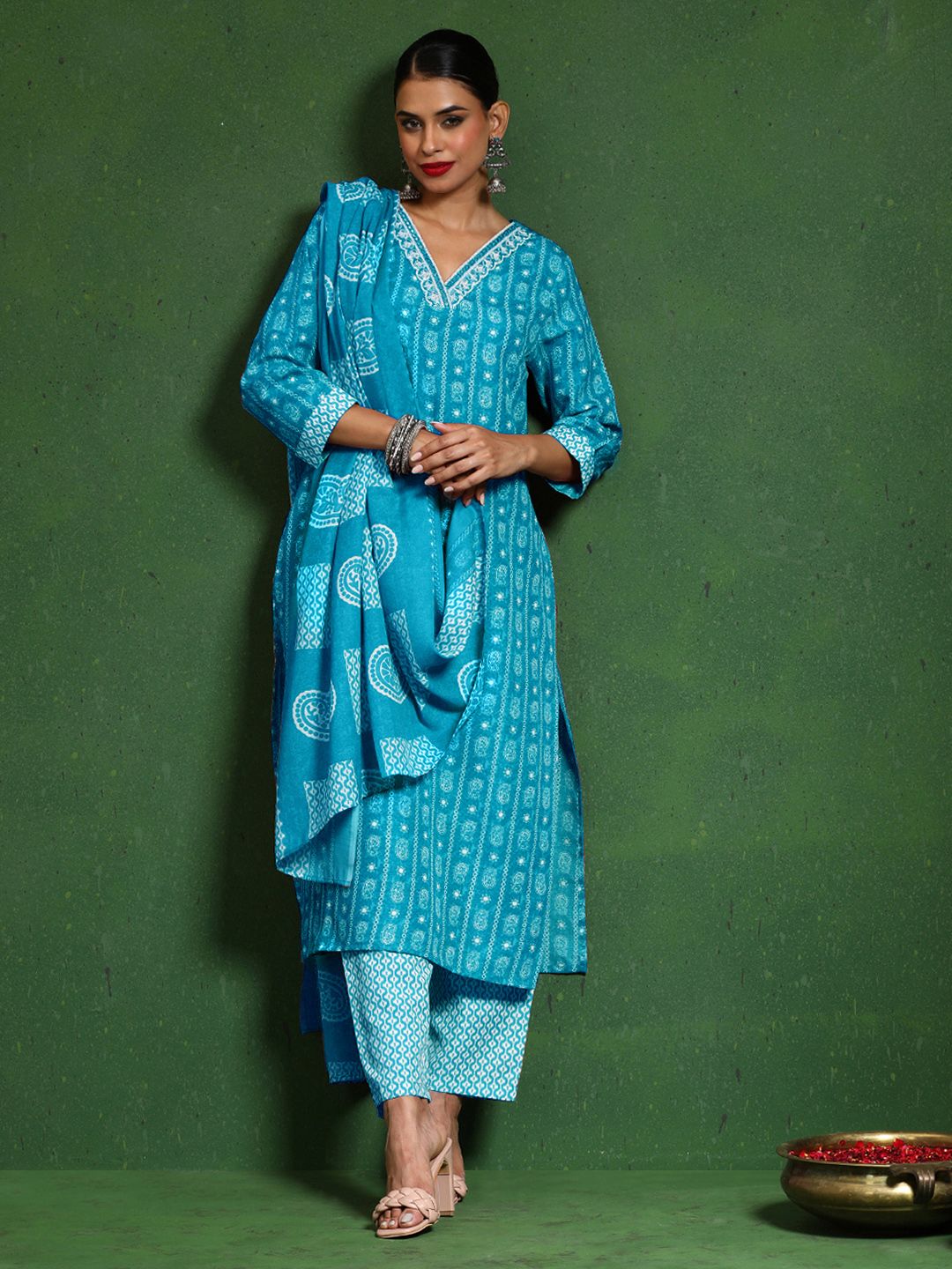 Varanga Women Floral Printed Regular Kurta with Trousers & With Dupatta