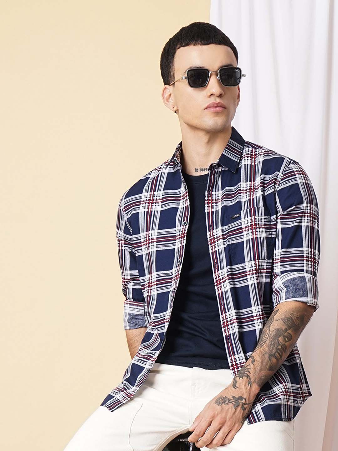 The Indian Garage Co Men Navy Blue & White Slim Fit Tartan Checks Checked Casual Shirt