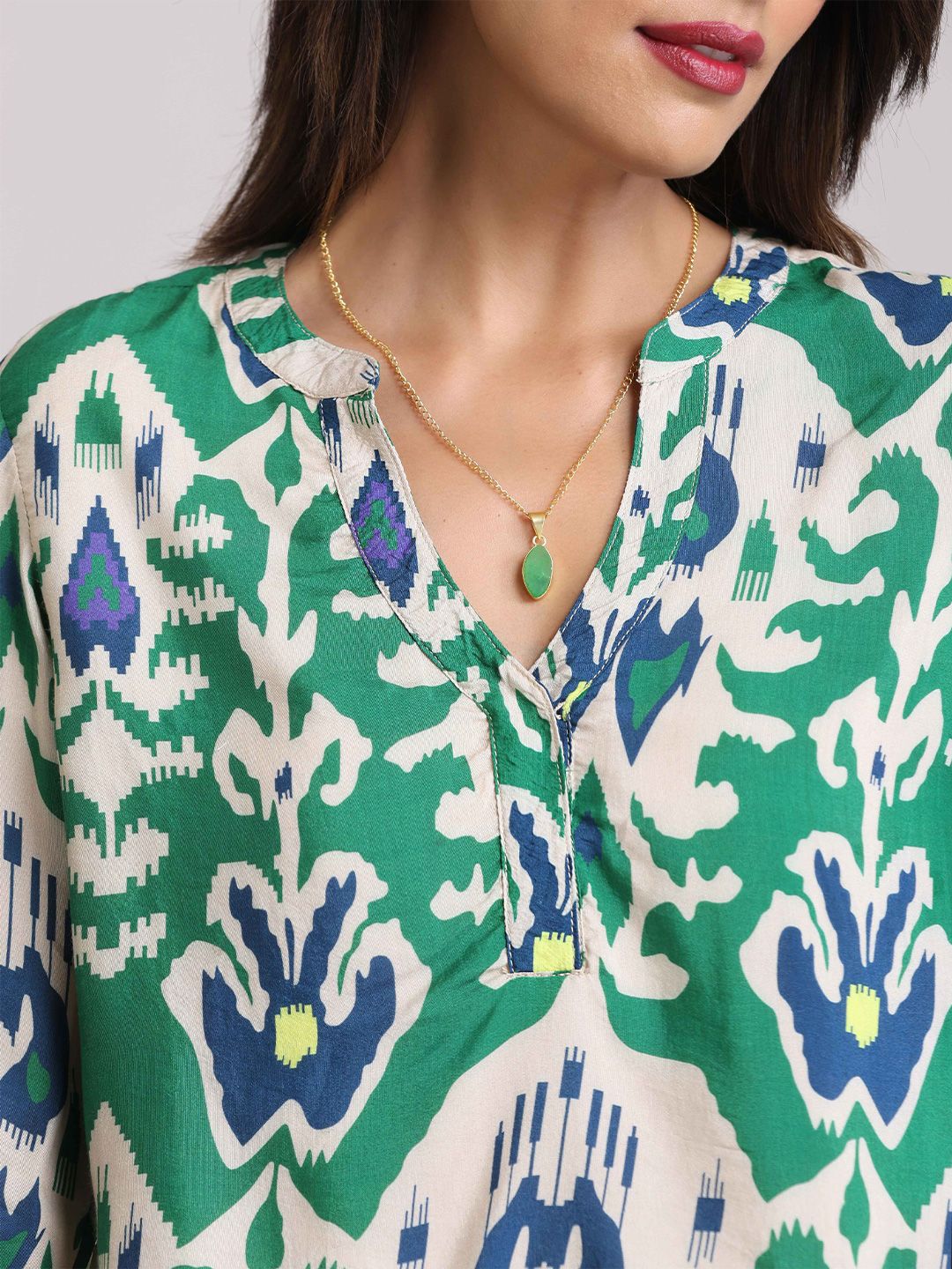trueBrowns Printed Ikat Saree Blouse