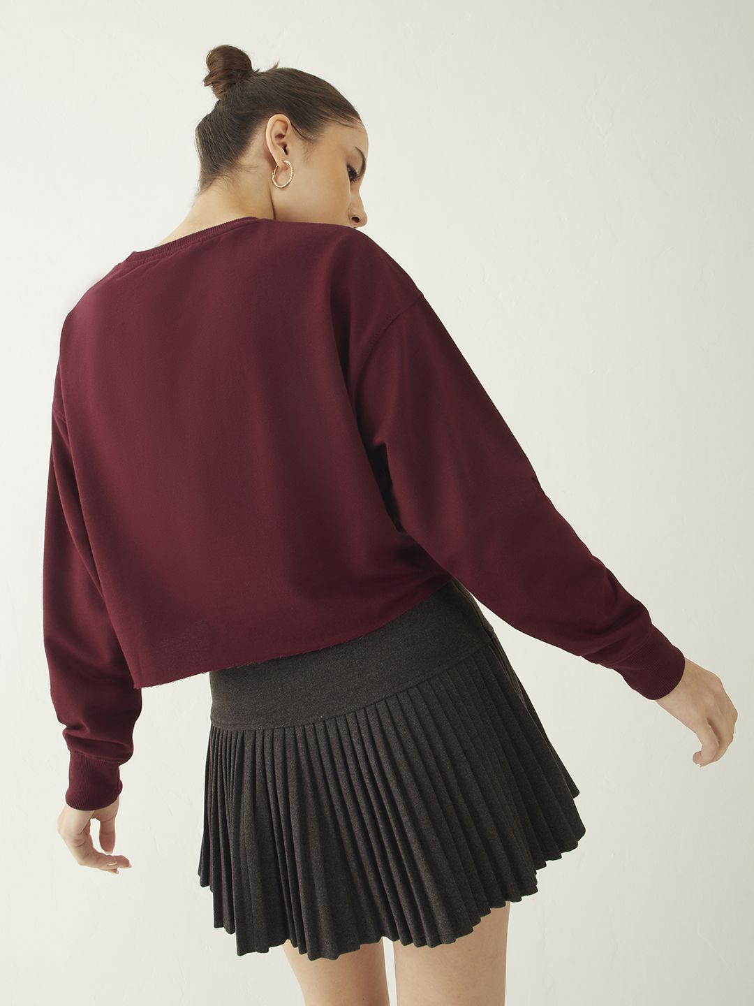 DressBerry Streetwear Edge Typo Print Drop-Shoulder Crop Sweatshirt