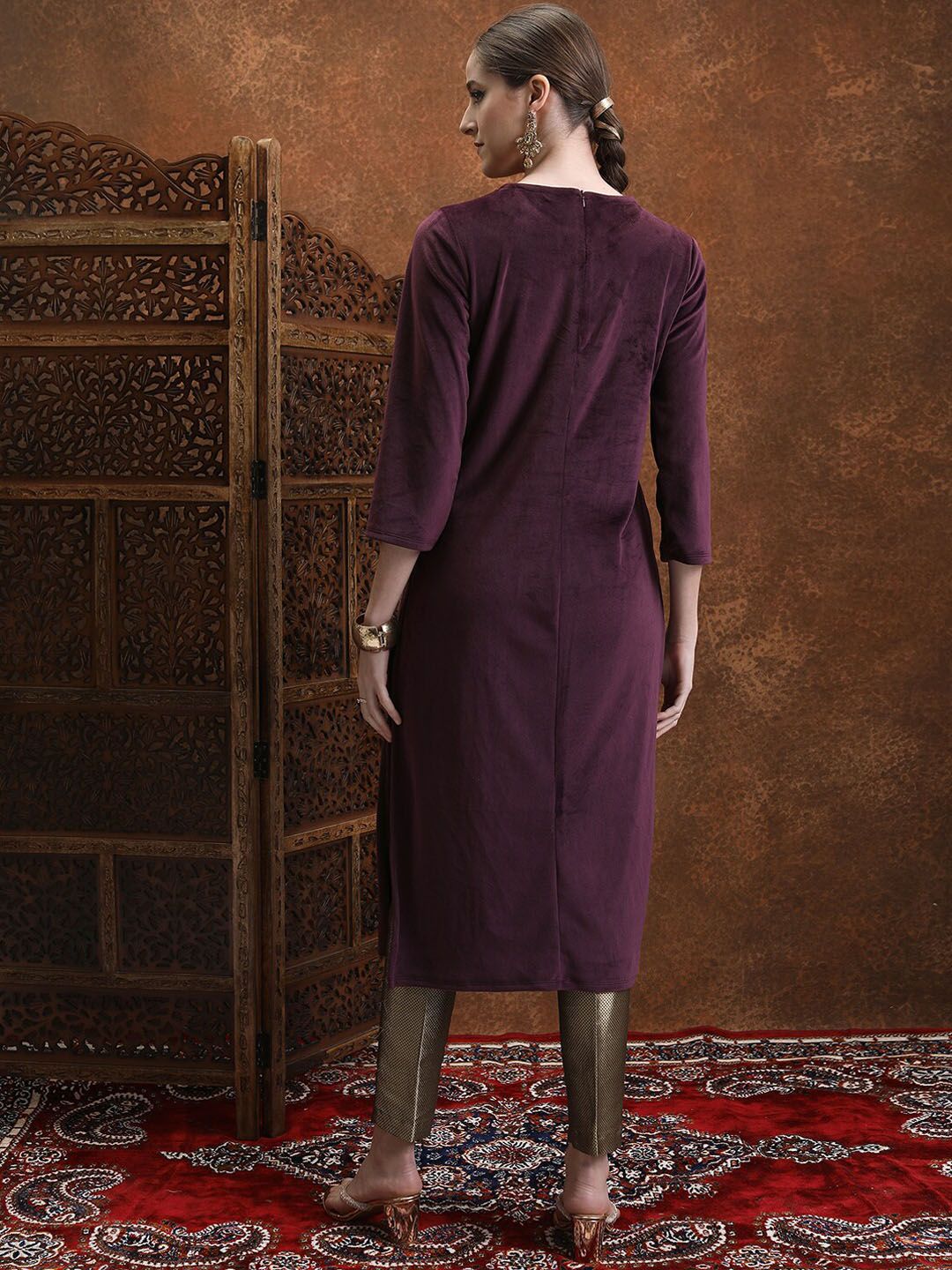 Vishudh Purple Ethnic Motifs Embroidered Straight Kurta