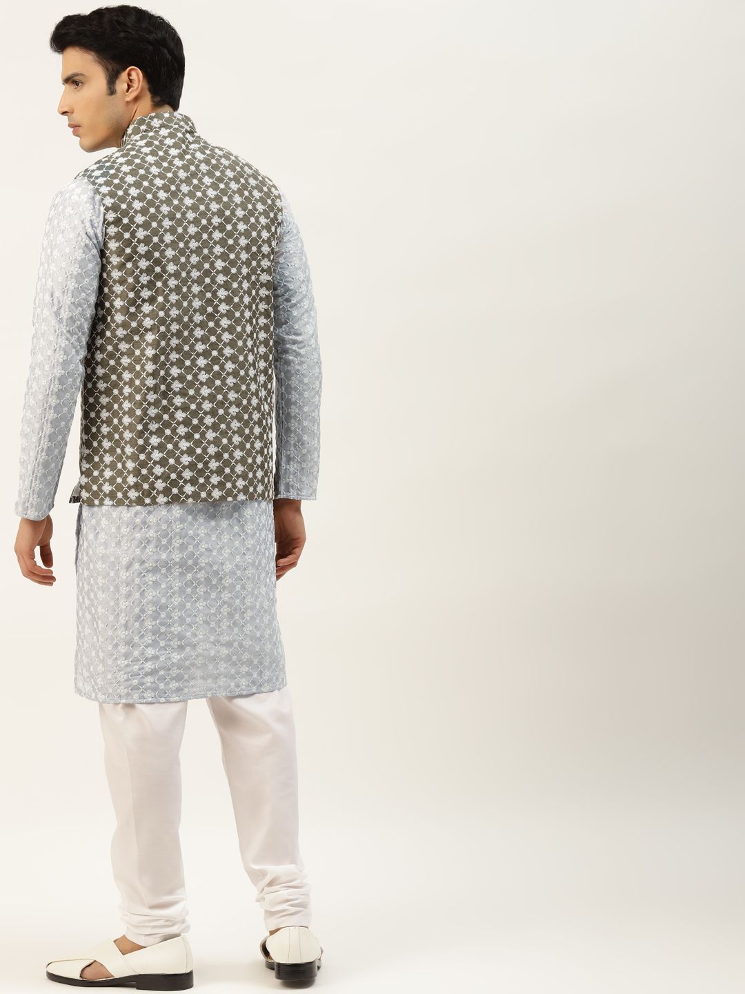 SOJANYA Kurta Bersulam Chikankari Kelabu Lelaki dengan Jaket Churidar & Nehru