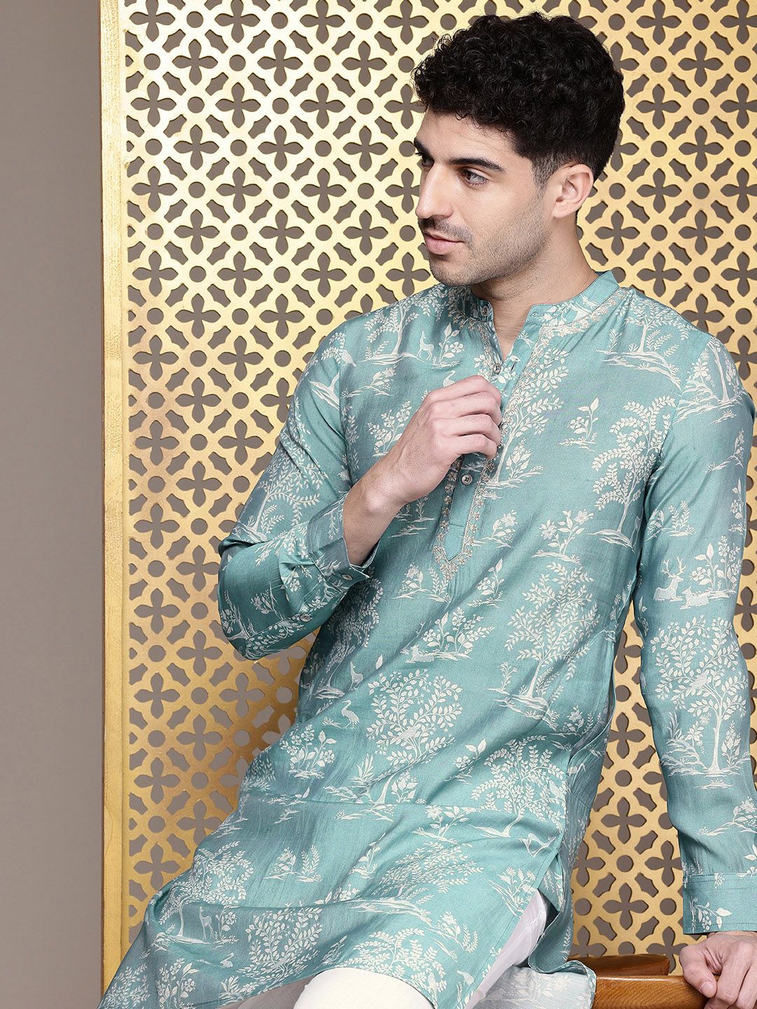 House of Pataudi Floral Printed Zari Detailed Regular Jashn Kurta with Trousers