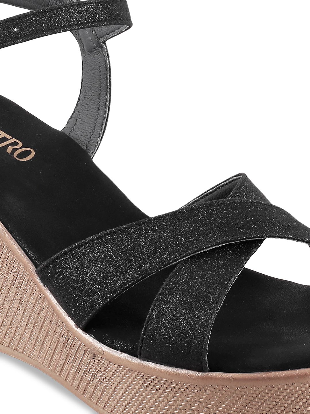Metro Women Black Solid Sandals