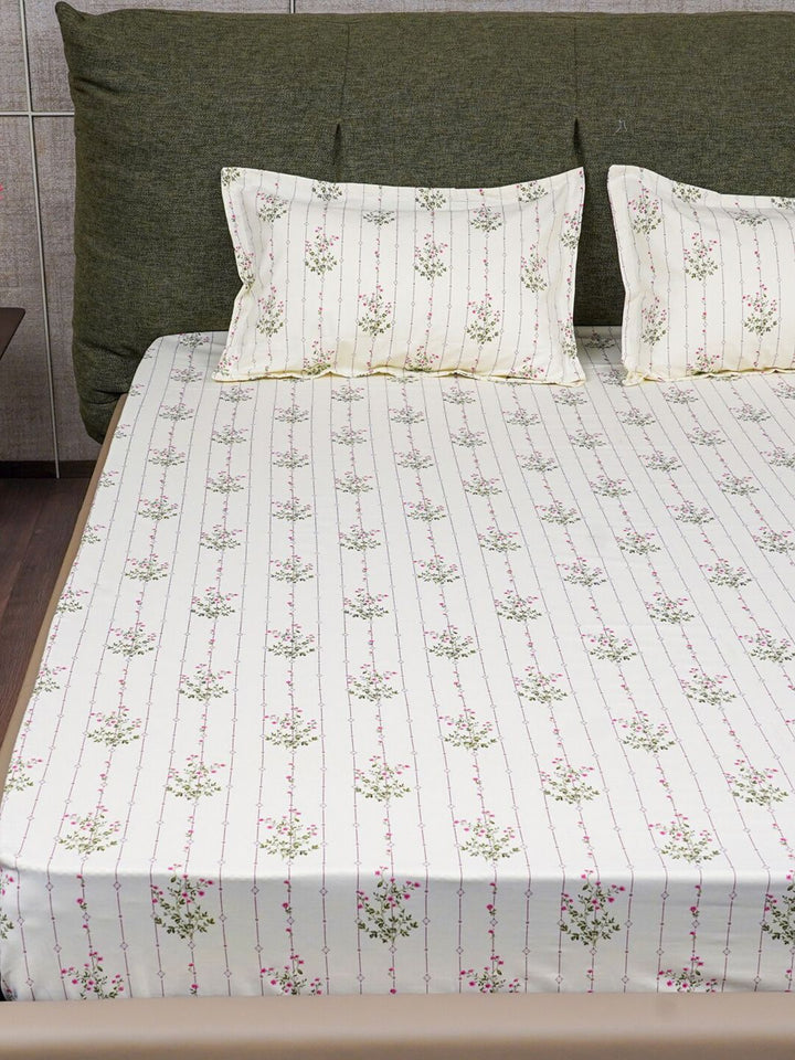 URBAN SPACE  White & Pink Floral 200 TC King Bedsheet with 2 Pillow Covers