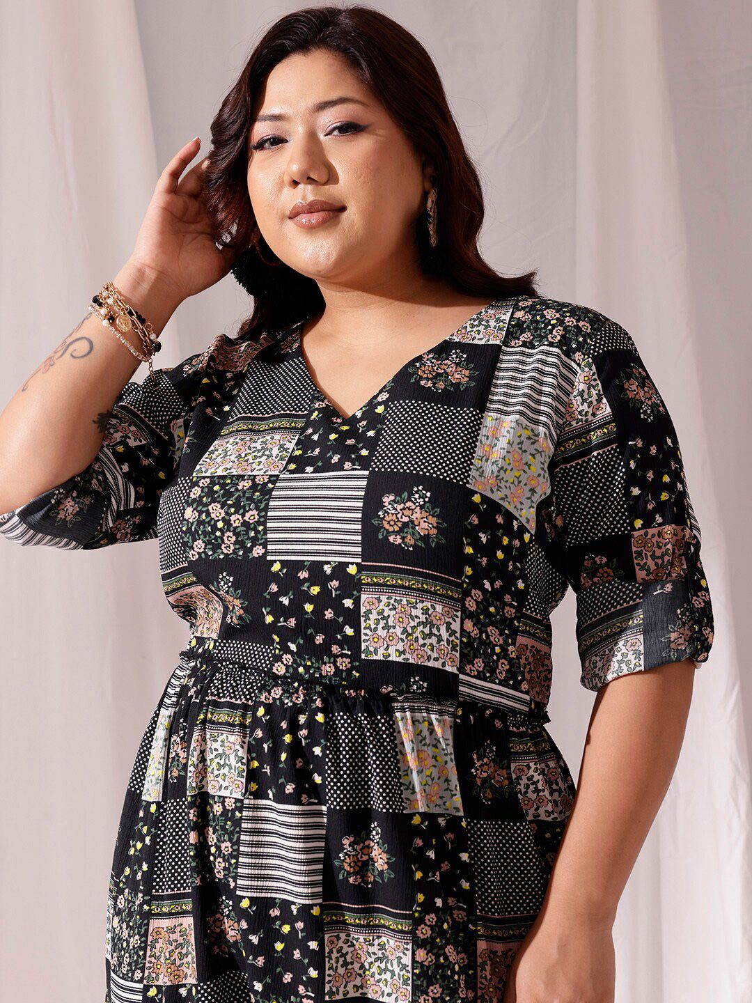 CURVY STREET Black Geometric Printed V-Neck Flared Fit & Flare Dress