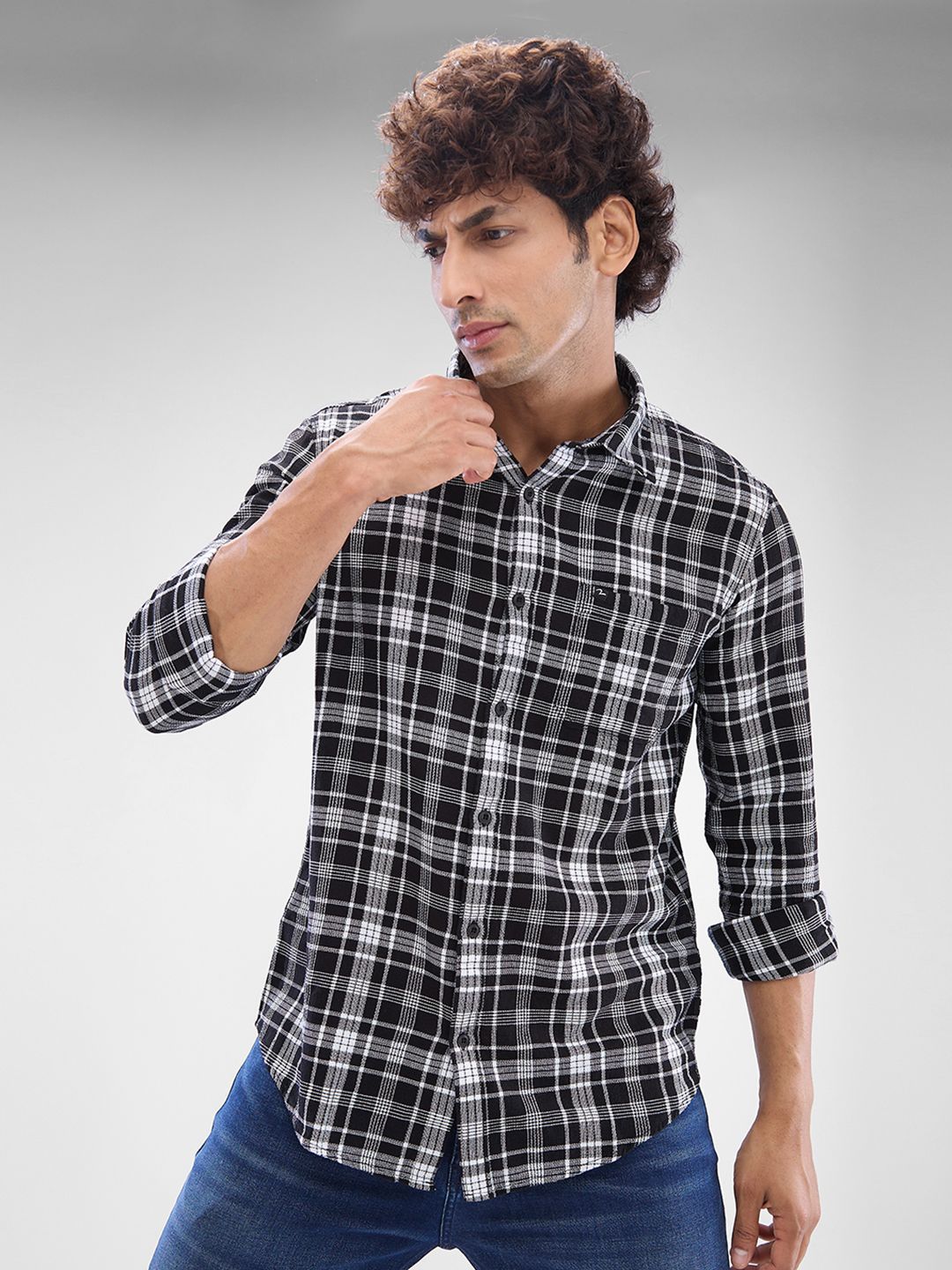 SPYKAR Men Slim Fit Opaque Checked Spread Collar Casual Shirt