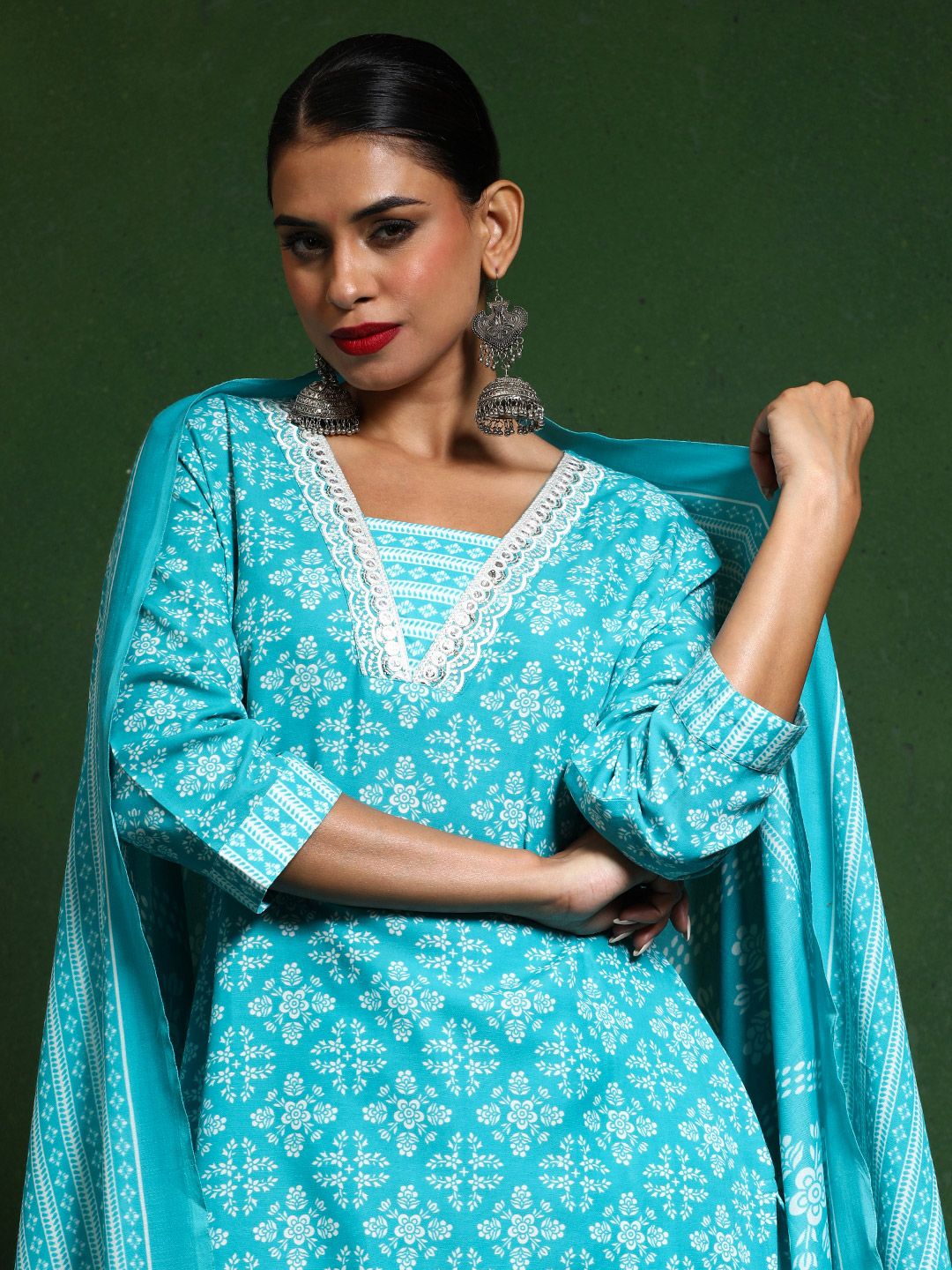 Varanga Women Printed Regular Kurta with Trousers & With Dupatta