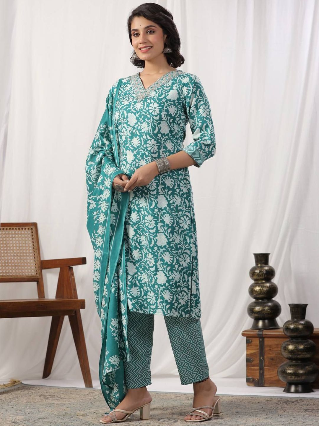 Varanga Women Floral Printed Regular Kurta with Trousers & With Dupatta