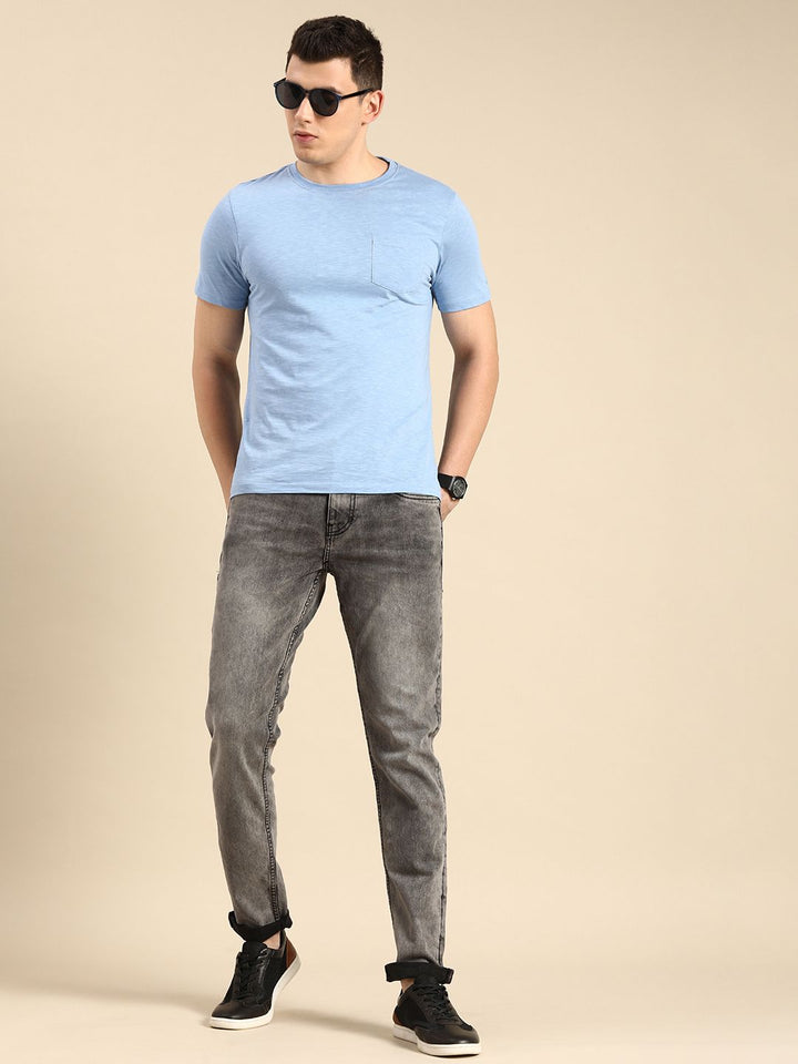 Menjadi Lelaki Manusia Kelabu Kelabu Sesuai Cahaya Pudar Seluar Jeans Kasual