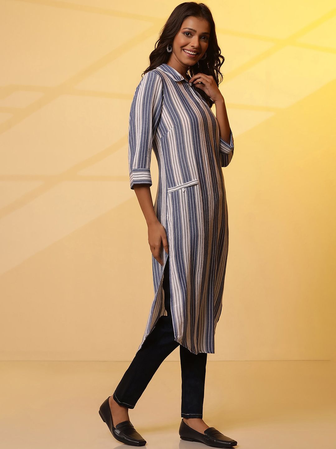 AURELIA Striped Keyhole Neck Three-Quarter Sleeves Straight Kurta